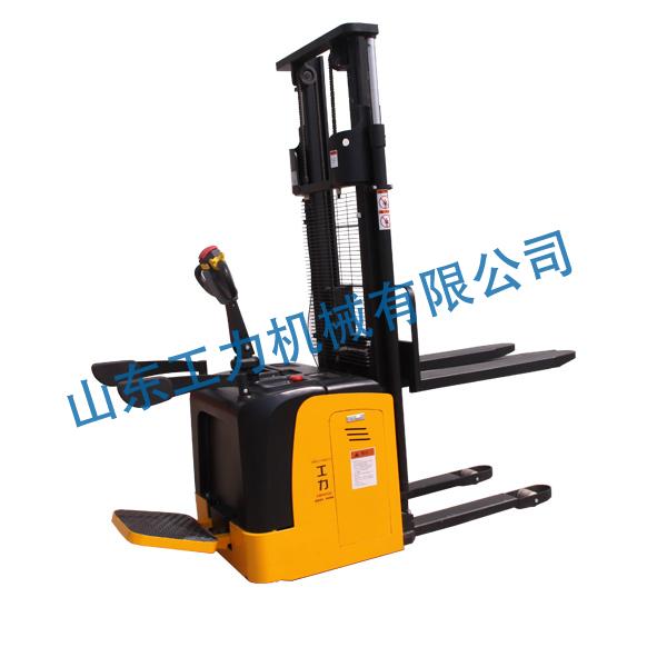 全电动堆高车.jpg